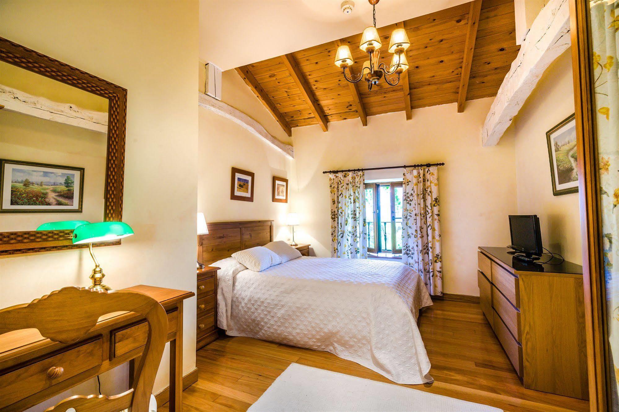 Hotel Palacio Garcia Quijano Corrales De Buelna Экстерьер фото